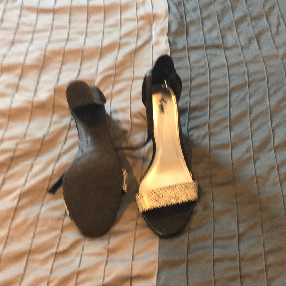 Heels - Picture 2 of 3